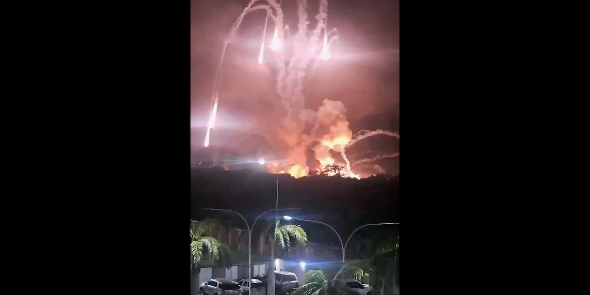 Gli attacchi statunitensi in Venezuela, con i video e le mappe