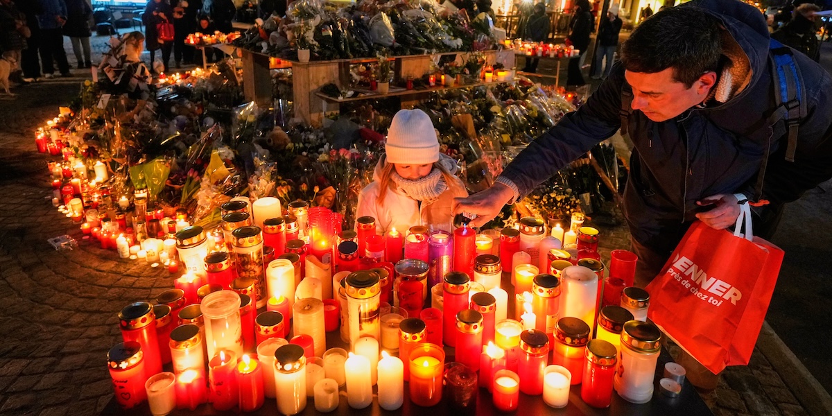 Sono almeno 24 le persone identificate tra quelle morte nell’incendio a Crans-Montana