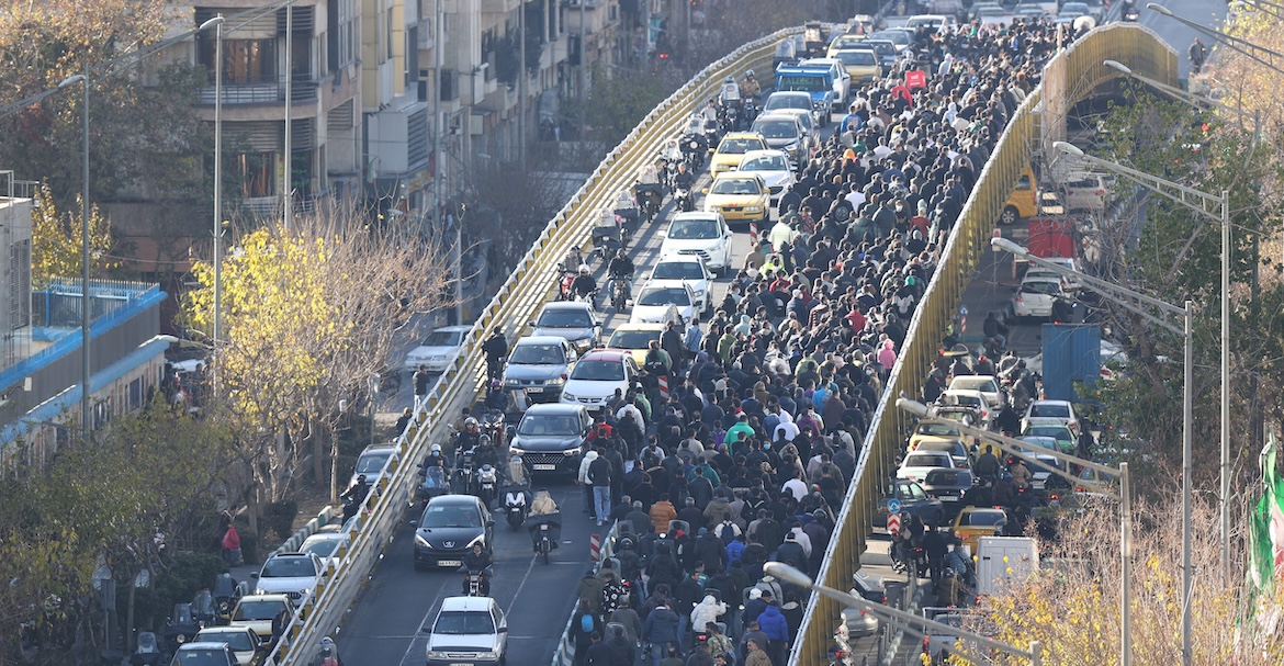 In Iran almeno 35 persone sono state uccise nelle proteste antigovernative, che vanno avanti da 10 giorni