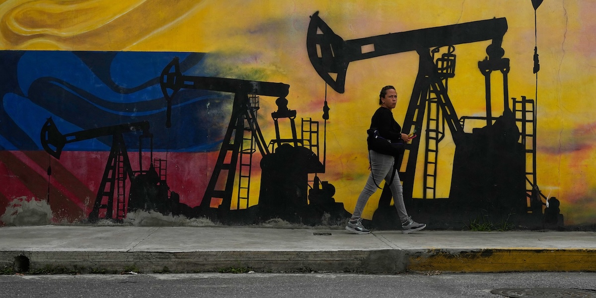 Trump ha detto che il Venezuela inizierà a dare il suo petrolio agli Stati Uniti