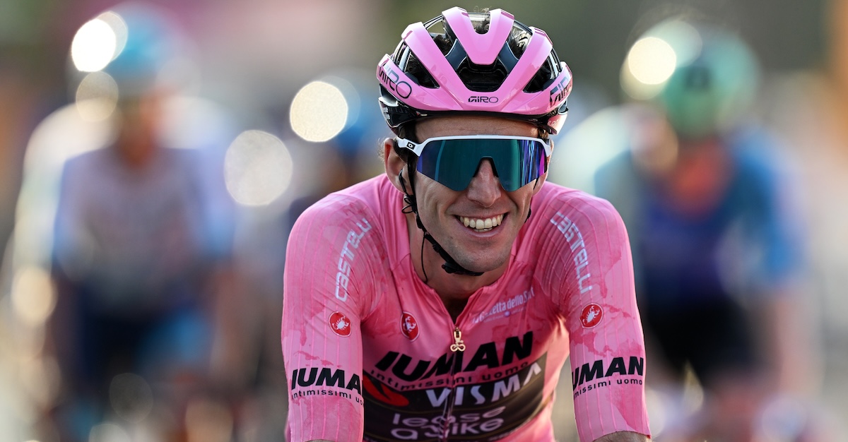 Simon Yates, vincitore dell’ultimo Giro d’Italia, ha annunciato a sorpresa il suo ritiro dal ciclismo