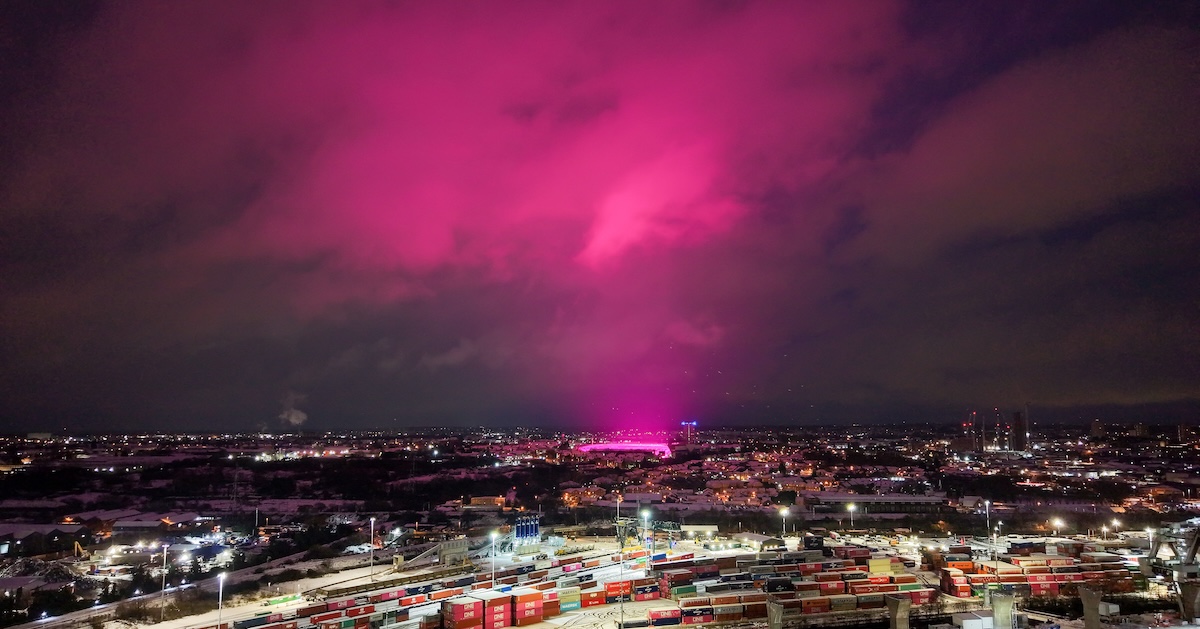 Il cielo diventato viola a Birmingham durante la tempesta Goretti