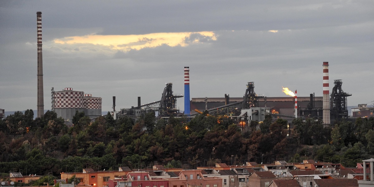 Un operaio è morto mentre era al lavoro nell’ex ILVA di Taranto: negli stabilimenti del gruppo è stato indetto uno sciopero di 24 ore
