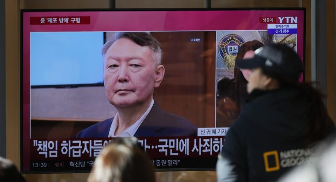 In Corea del Sud la procura ha chiesto di condannare a morte l’ex presidente Yoon Suk-yeol, che aveva tentato di imporre la legge marziale