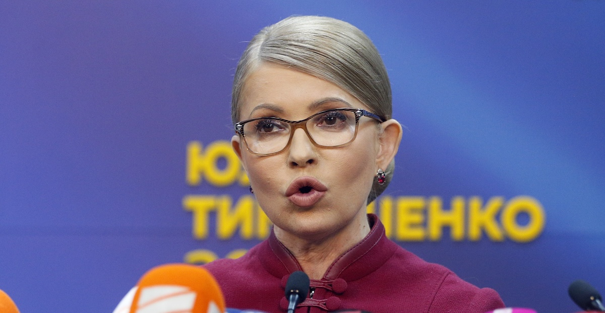 Yulia Tymoshenko durante una conferenza stampa a Kiev, Ucraina, 2 aprile 2019 (AP Photo/Efrem Lukatsky)