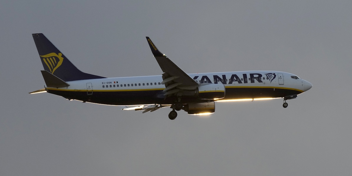 Ryanair ha detto che toglierà molti voli da e per l’aeroporto belga di Charleroi per l’introduzione di una tassa sui passeggeri