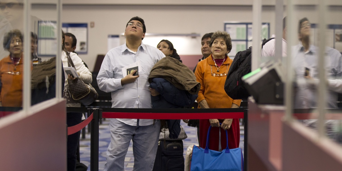 Il governo degli Stati Uniti sospenderà le richieste di visti da parte di 75 paesi