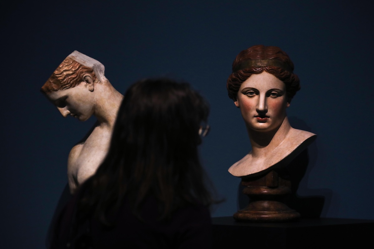 Un busto di Afrodite, in copia dell'originale e in versione ricostruita