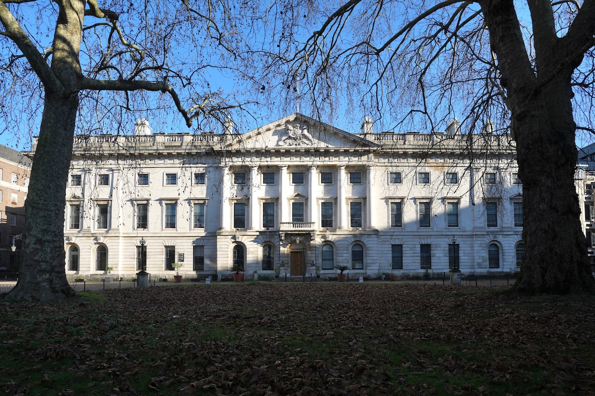 L'edificio principale dell'ex Zecca reale, a Londra, dove la Cina pianifica di aprire la nuova ambasciata (AP/Kin Cheung)