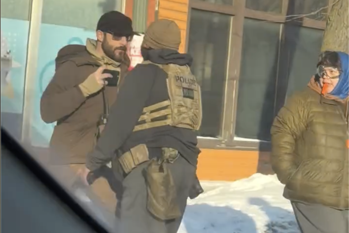 I gruppi che filmano i poliziotti negli Stati Uniti