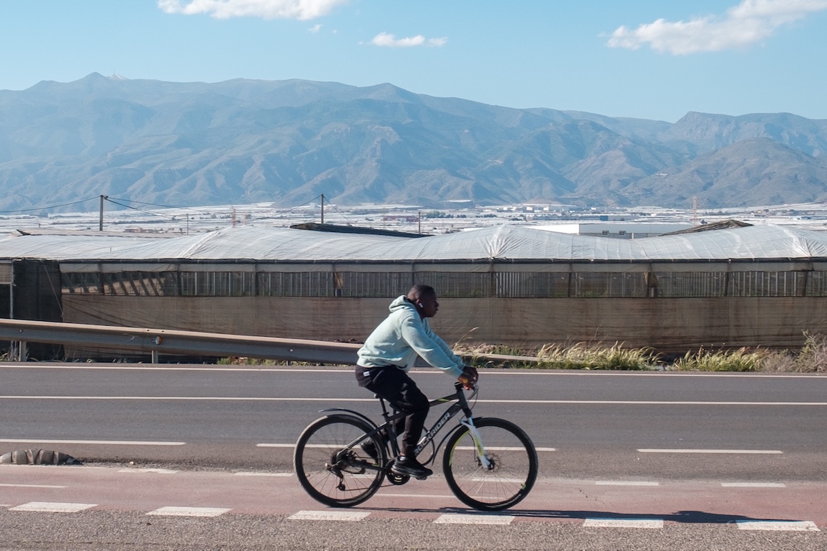 Il governo spagnolo continua a distinguersi sull’immigrazione