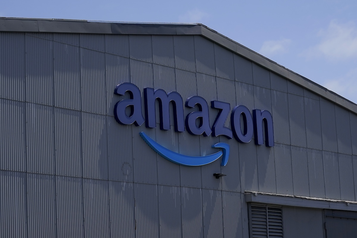 Un magazzino di Amazon vicino a San Francisco (AP Photo/Jeff Chiu)