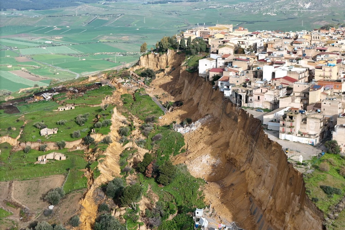 La frana a Niscemi, Caltanissetta, 26 gennaio 2026 (ANSA/Rosario Cauchi)