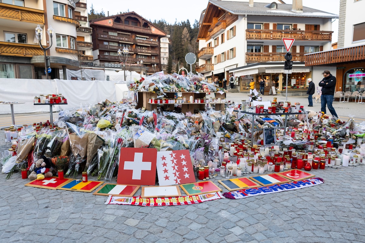 Una quarta persona è indagata per l’incendio di Capodanno a Crans-Montana
