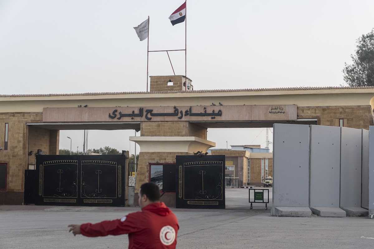 Il varco di Rafah visto dal lato egiziano, il 27 gennaio (Ali Moustafa/Getty Images)