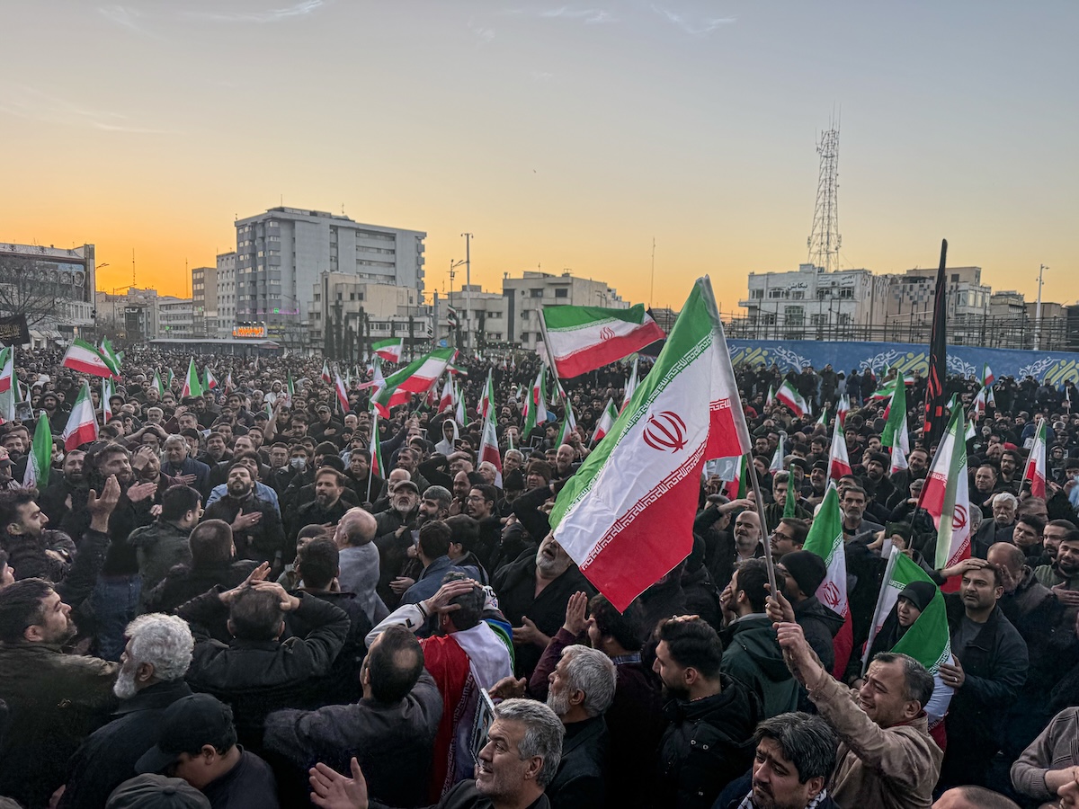 Una manifestazione di sostenitori del regime a Teheran