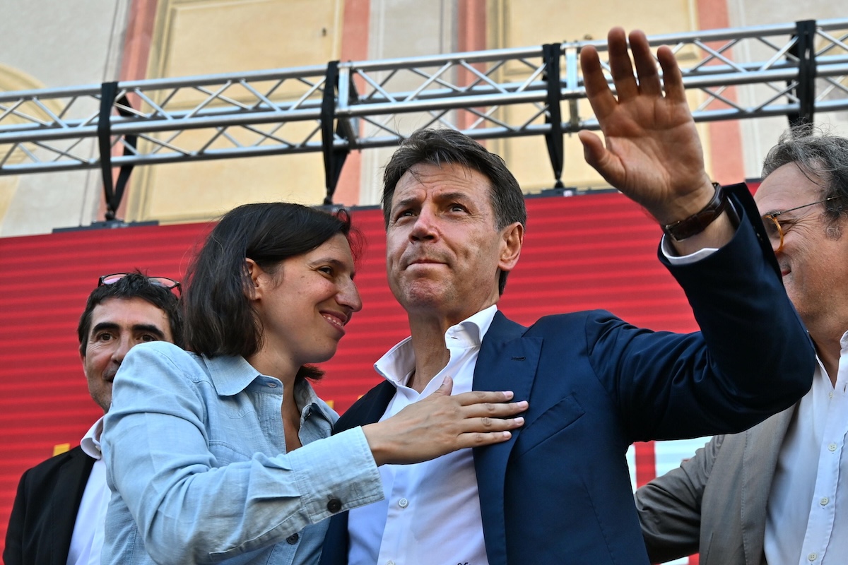 Nel frattempo, l’opposizione