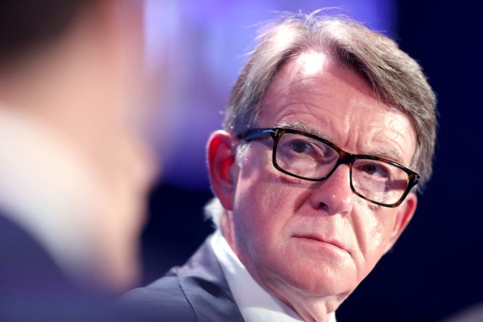 Peter Mandelson, ex ambasciatore britannico negli Stati Uniti licenziato per i suoi legami con Jeffrey Epstein, si dimetterà anche dalla Camera dei Lord