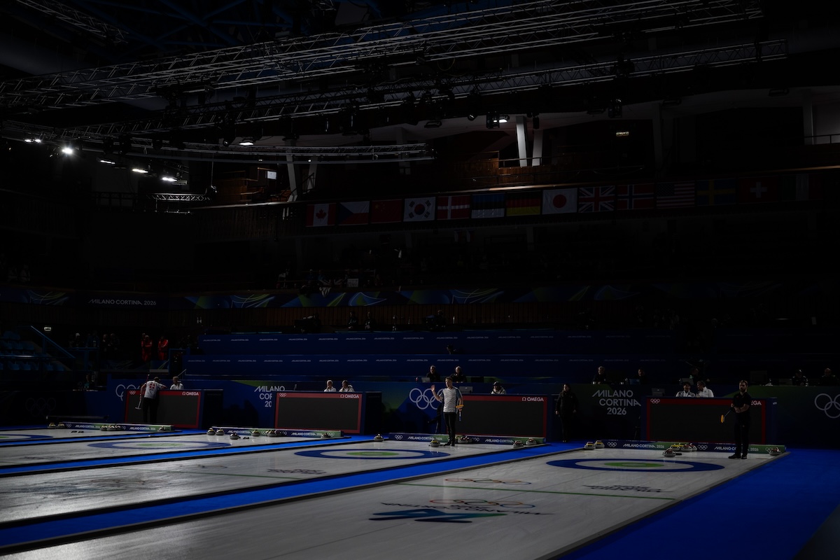 Il video del blackout allo stadio del curling, nel primo giorno di gare alle Olimpiadi