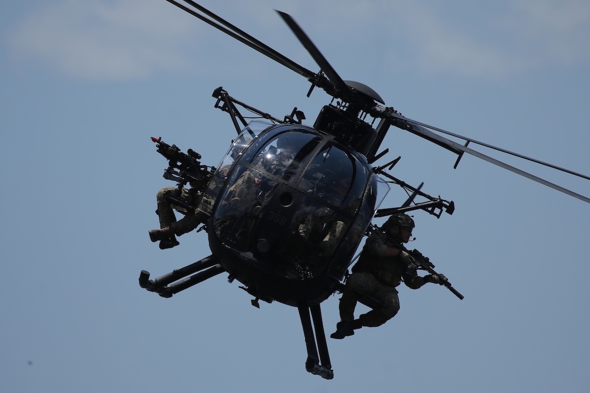 Un elicottero "Little Bird" statunitense durante un'esercitazione in Florida, nel 2022