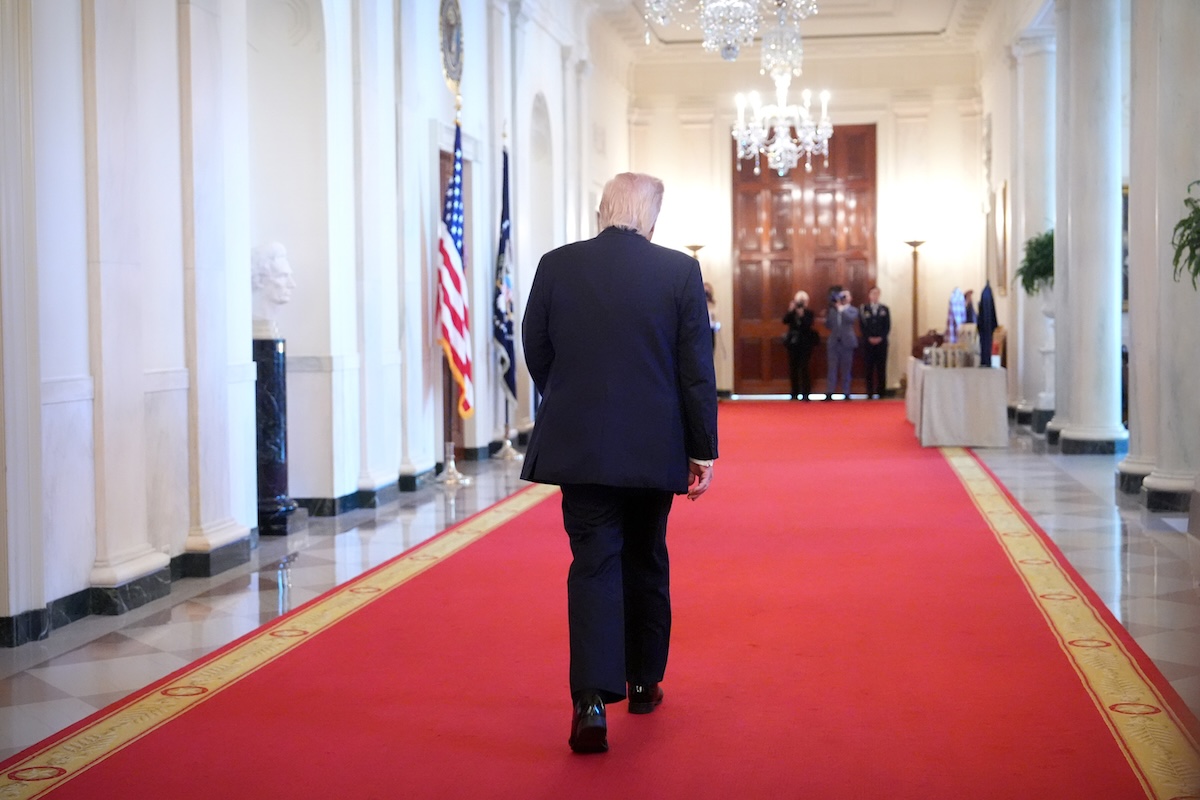 Trump ha sospeso il piano per guidare le navi nello Stretto di Hormuz