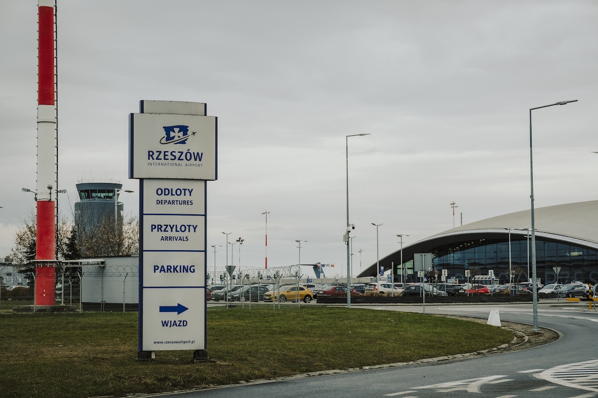 In Polonia due aeroporti hanno sospeso le attività per via degli attacchi russi nella vicina Ucraina