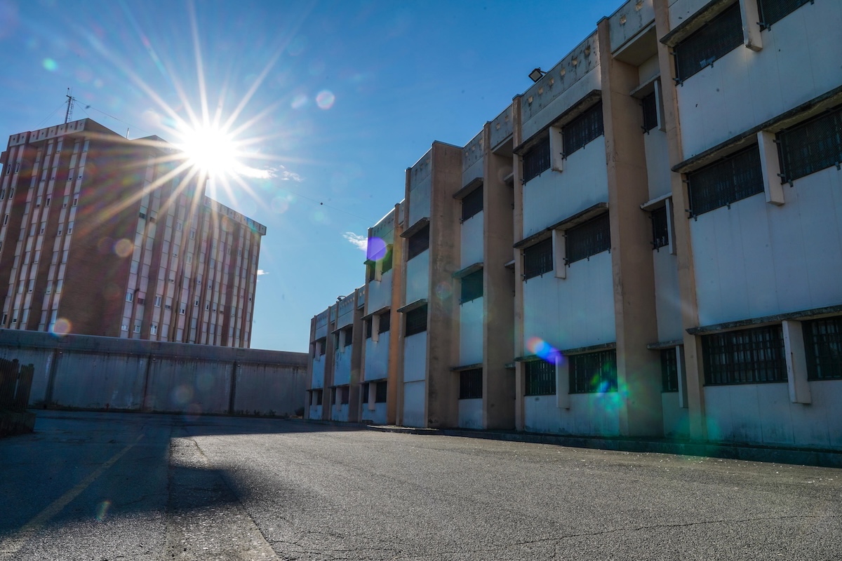 Sette agenti della polizia penitenziaria del carcere “Lorusso e Cutugno” di Torino sono stati condannati in primo grado per tortura
