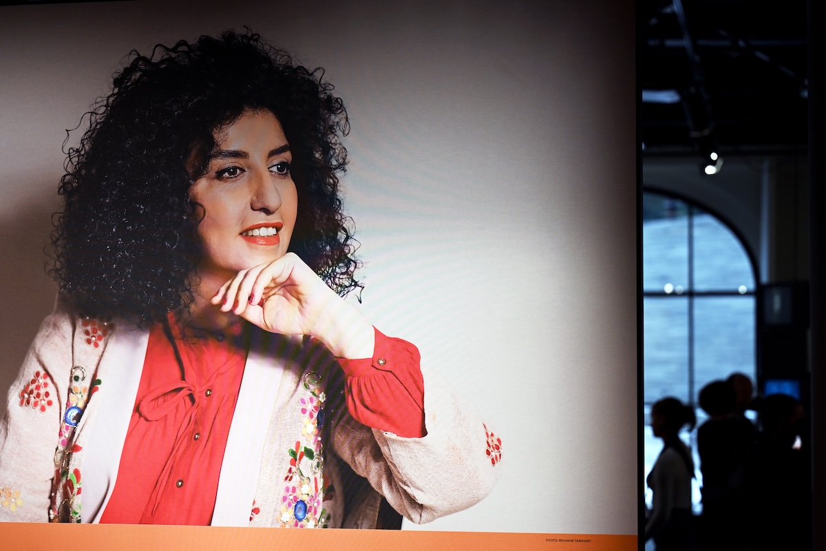 La premio Nobel per la Pace Narges Mohammadi è stata condannata ad altri sette anni di carcere in Iran