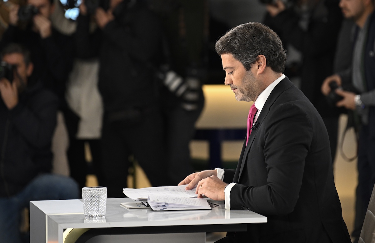 André Ventura poco prima di un dibattito televisivo insieme a Seguro, il 27 gennaio 2026 (Getty Images/Corbis/Horacio Villalobos)