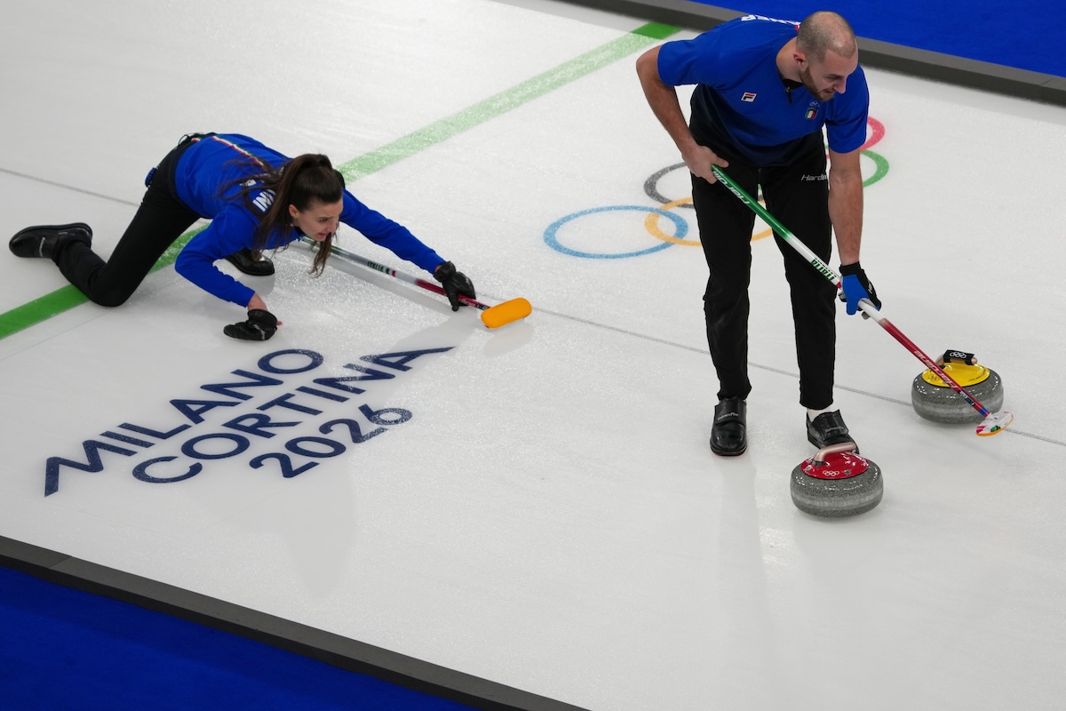 È iniziata la semifinale del doppio misto di curling