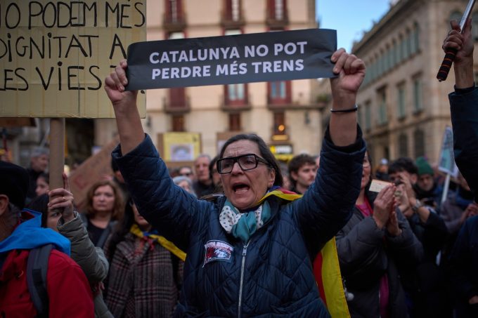 In Spagna i macchinisti hanno iniziato uno sciopero di tre giorni contro la scarsa sicurezza dei treni, dopo i recenti incidenti