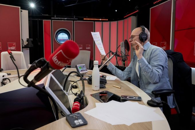 In Francia va alla grande un podcast sui momenti peggiori della storia del paese