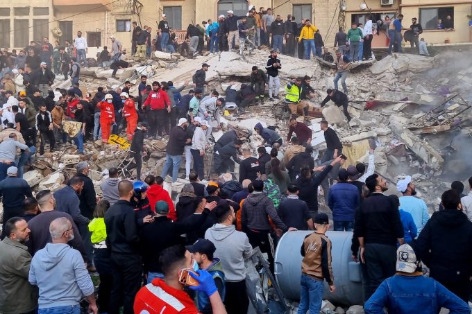 In Libano 14 persone sono morte nel crollo di due edifici nella città di Tripoli