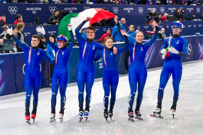 Il video della vittoria dell’Italia nella staffetta mista di short track