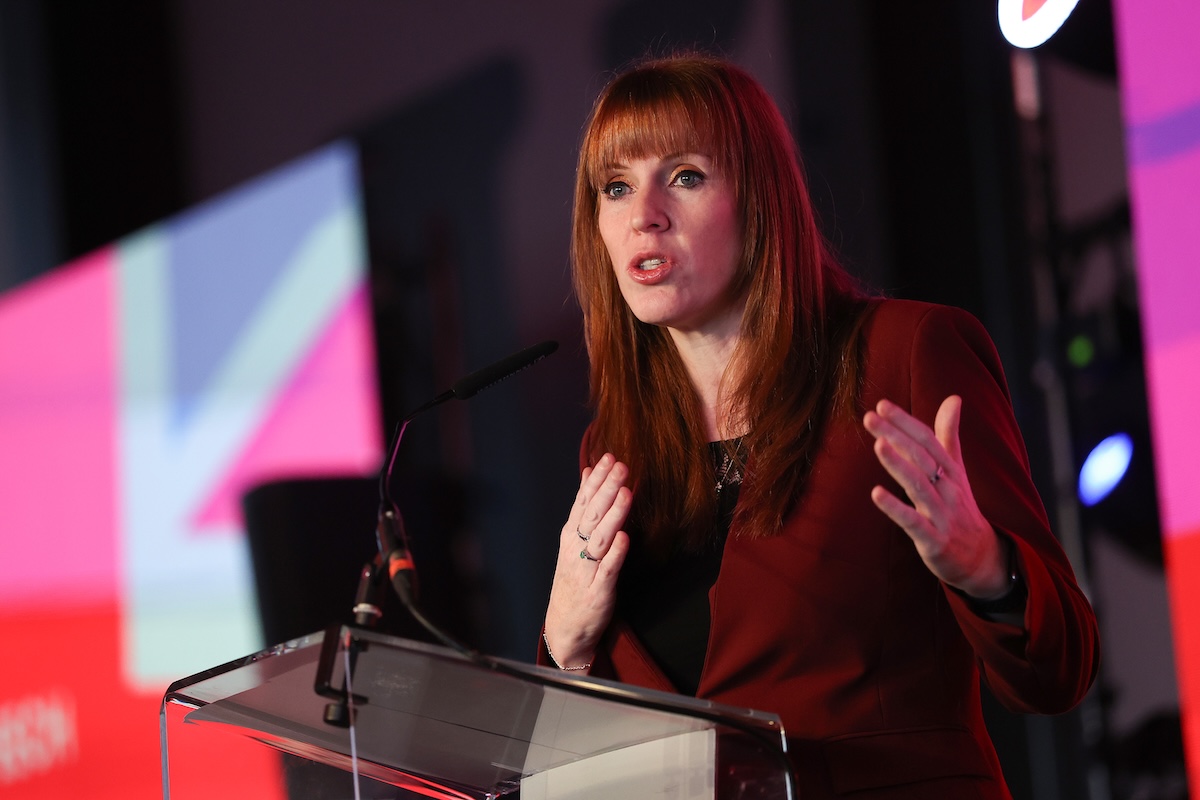 Angela Rayner durante un comizio a Liverpool, in Inghilterra, il 25 gennaio 