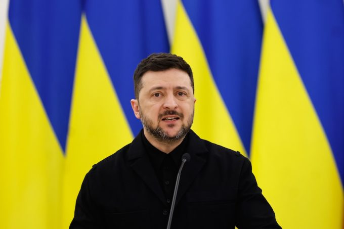 Il presidente ucraino Zelensky annuncerà elezioni anticipate e un referendum sulla fine della guerra, dice il Financial Times