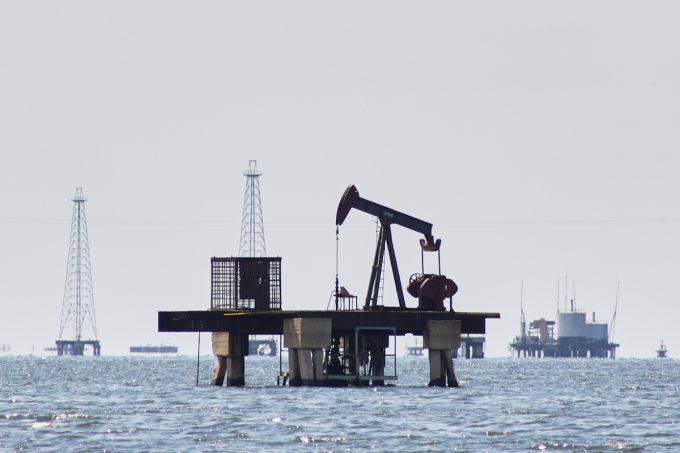 Gli Stati Uniti hanno dato il permesso di tornare a operare in Venezuela a cinque multinazionali energetiche, tra cui l’Eni