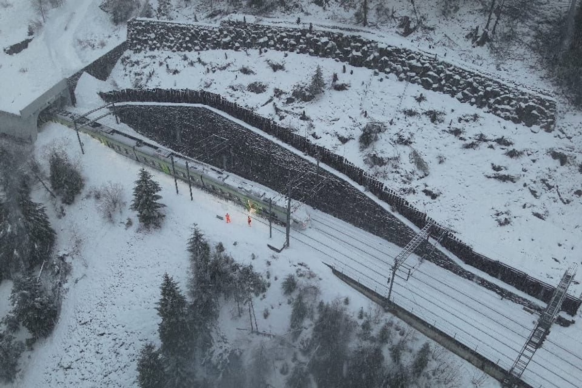 In Svizzera cinque persone sono rimaste ferite nel deragliamento di un treno a causa di una valanga