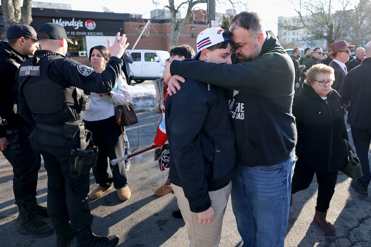 Nel Rhode Island c’è stato un attacco armato ad una partita di hockey di studenti: due persone sono state uccise