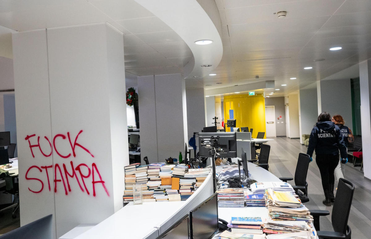 La redazione della Stampa dopo l'assalto dello scorso 28 novembre (ANSA/ MAURIZIO BOSIO)