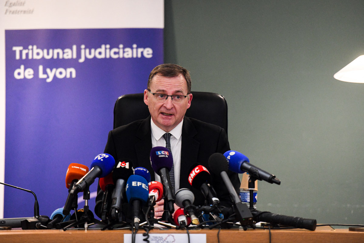 In Francia, due persone sono state incriminate per l’omicidio del militante di estrema destra Quentin Deranque