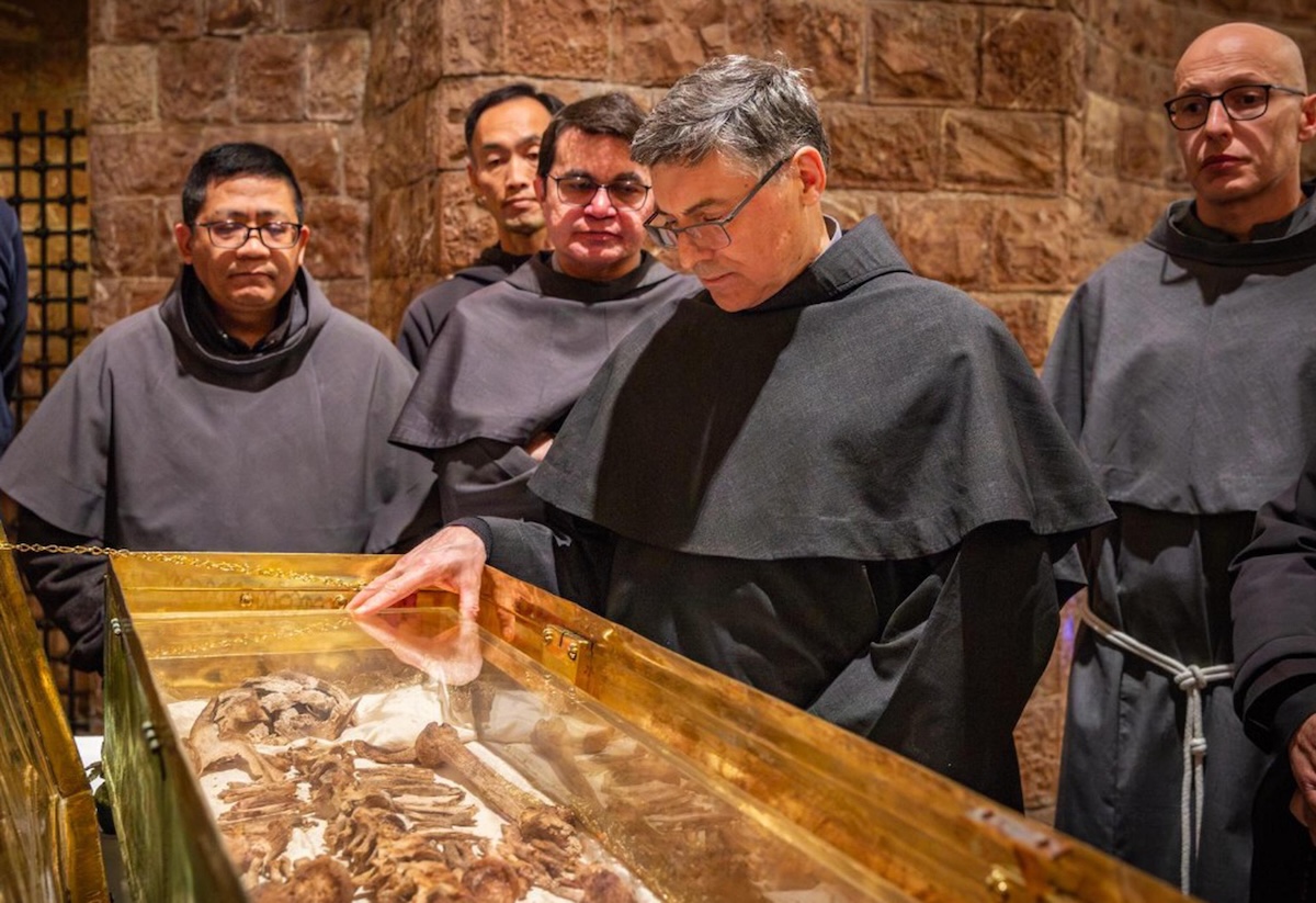 Da oggi e per un mese le ossa di san Francesco sono esposte pubblicamente ad Assisi