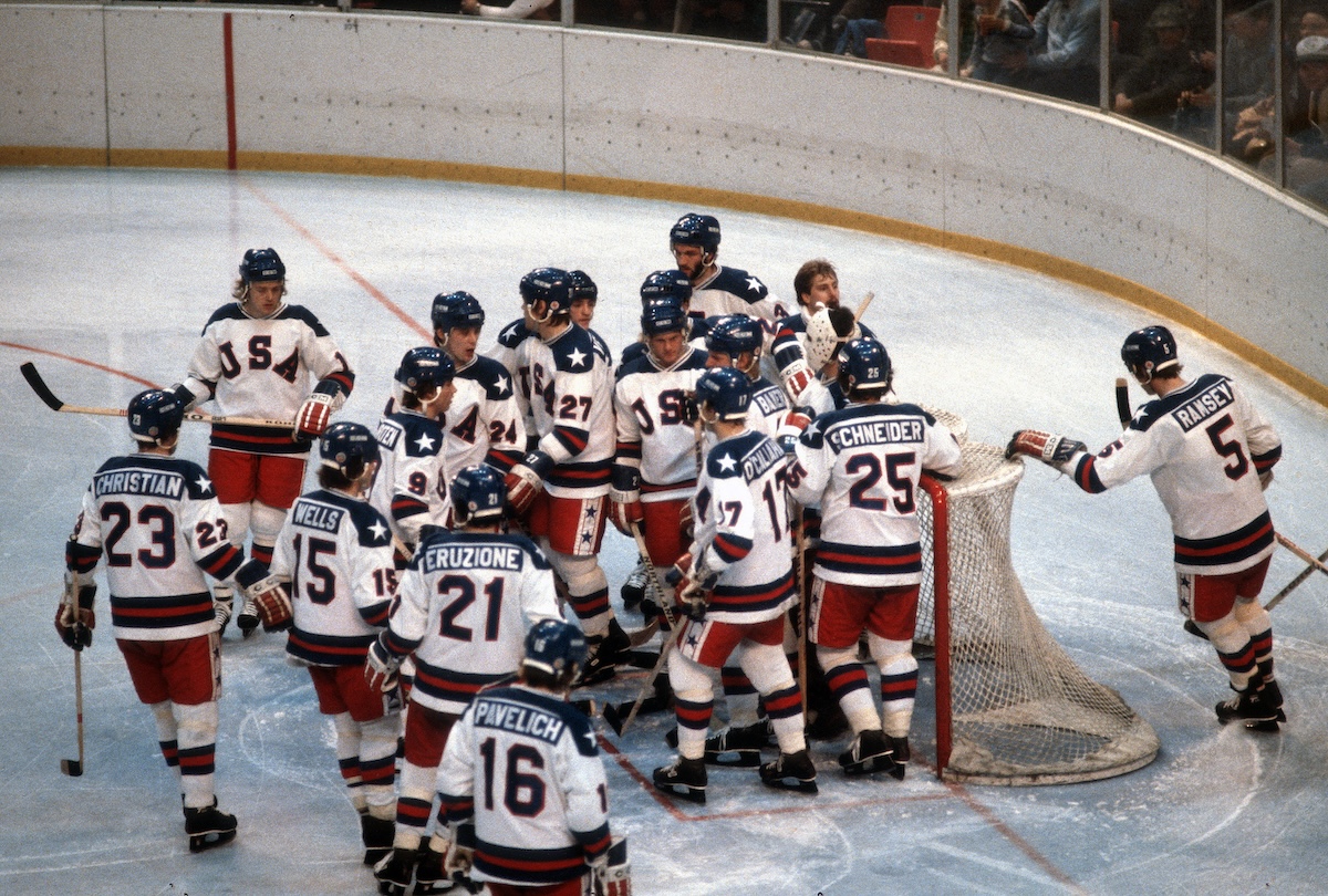 Una storica finale olimpica di hockey su ghiaccio per gli Stati Uniti, 46 anni fa