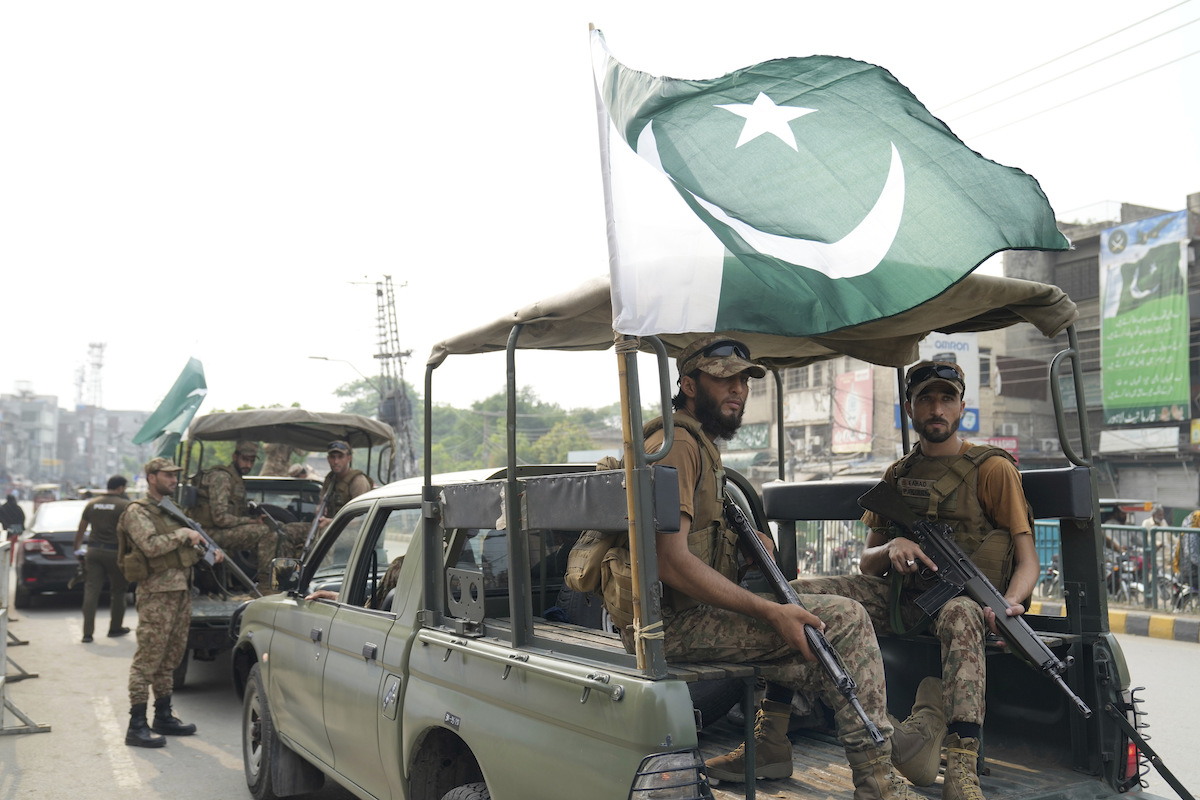 Soldati Pakistani a Lahore, luglio 2025 (AP Photo/K.M. Chaudary)