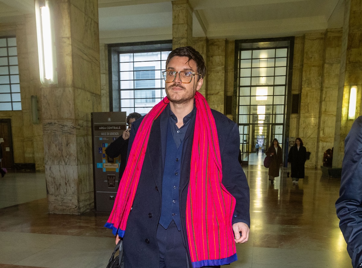 Lo scrittore Leonardo Caffo, condannato per maltrattamenti nei confronti dell’ex compagna, è stato licenziato dalla NABA di Milano