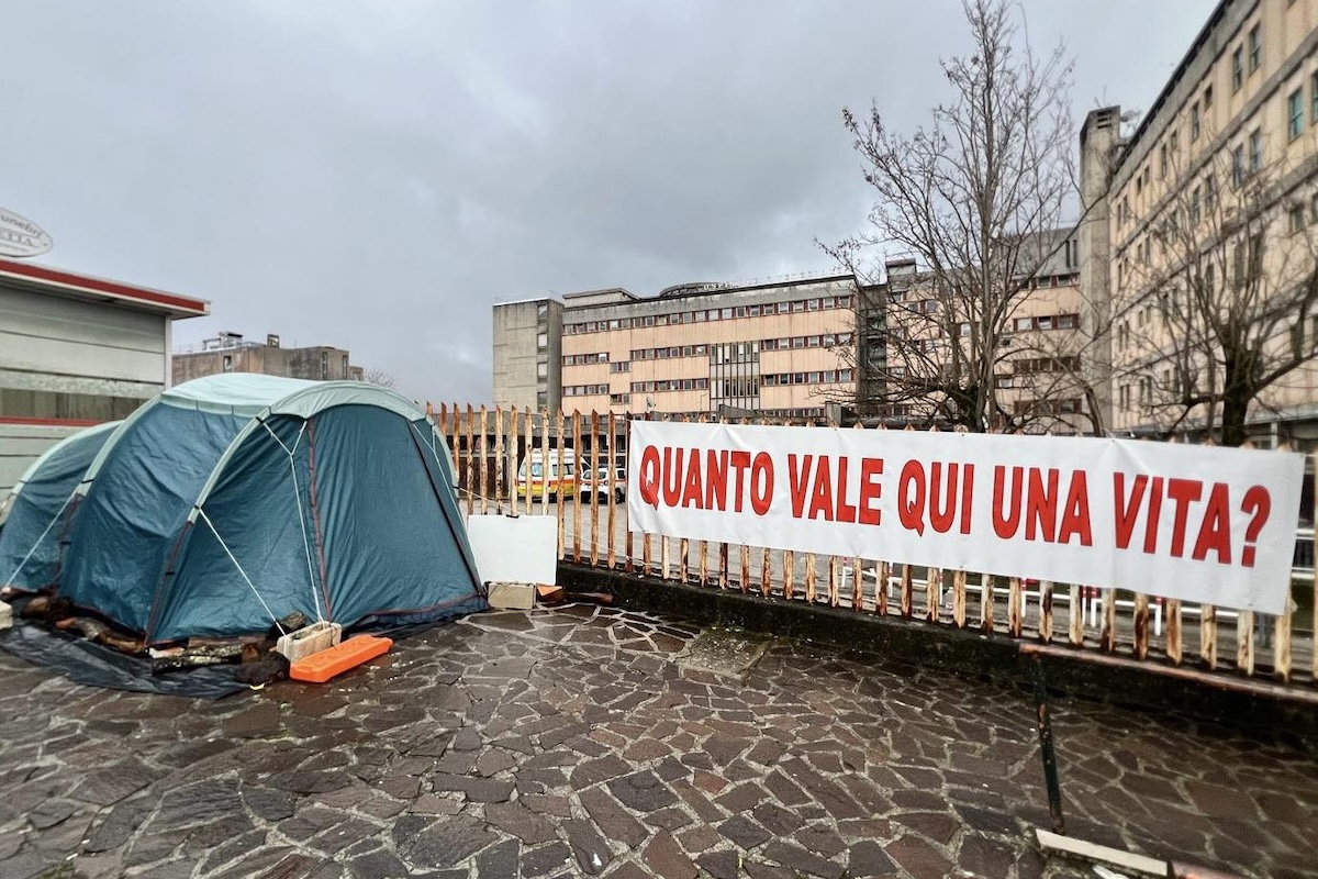 Due mesi in tenda contro la smobilitazione dell’ospedale di Isernia