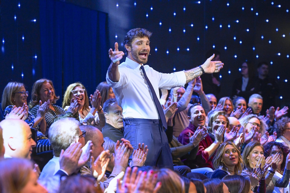 Stefano De Martino sarà conduttore e direttore artistico dell’edizione del 2027 del Festival di Sanremo