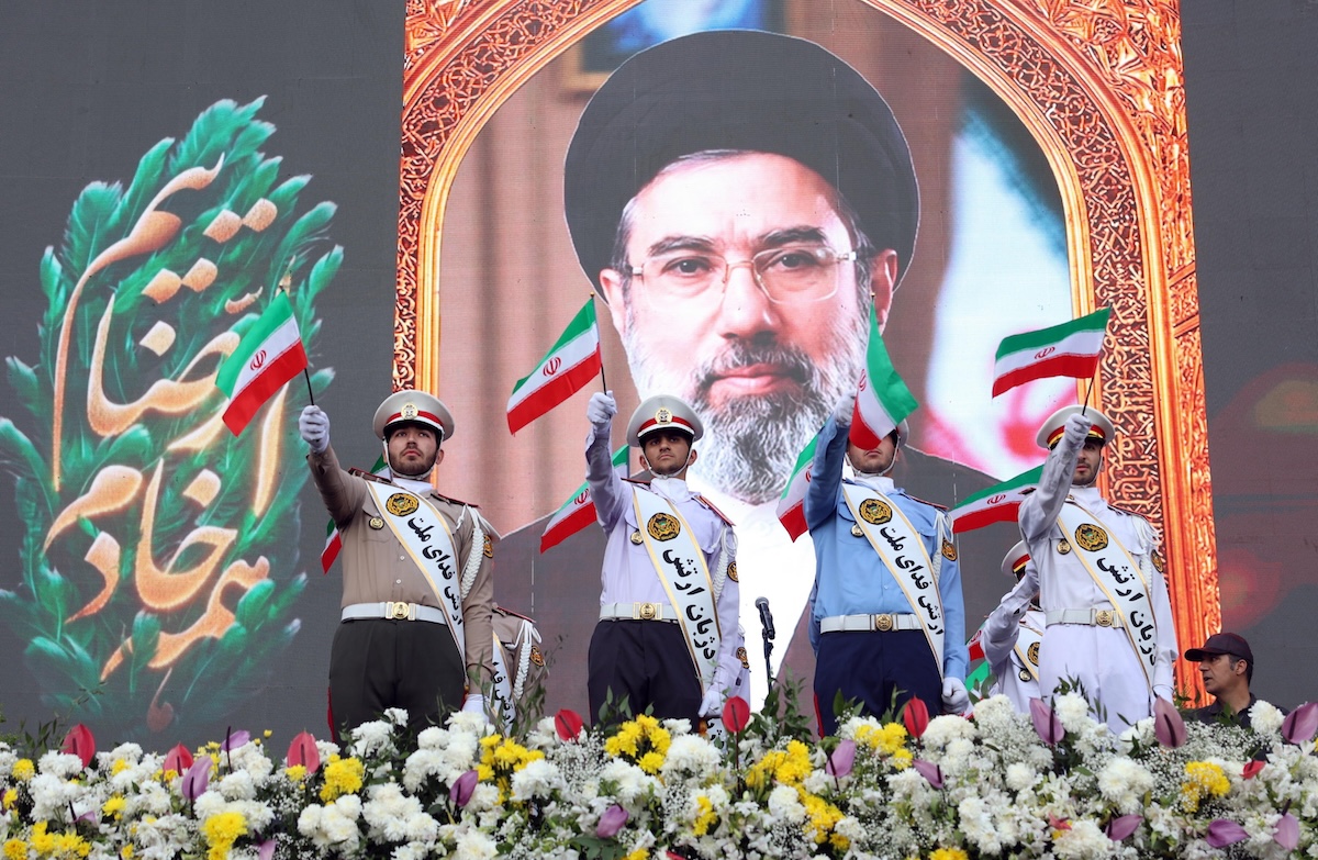 Il regime iraniano dice che manterrà il controllo sullo stretto di Hormuz