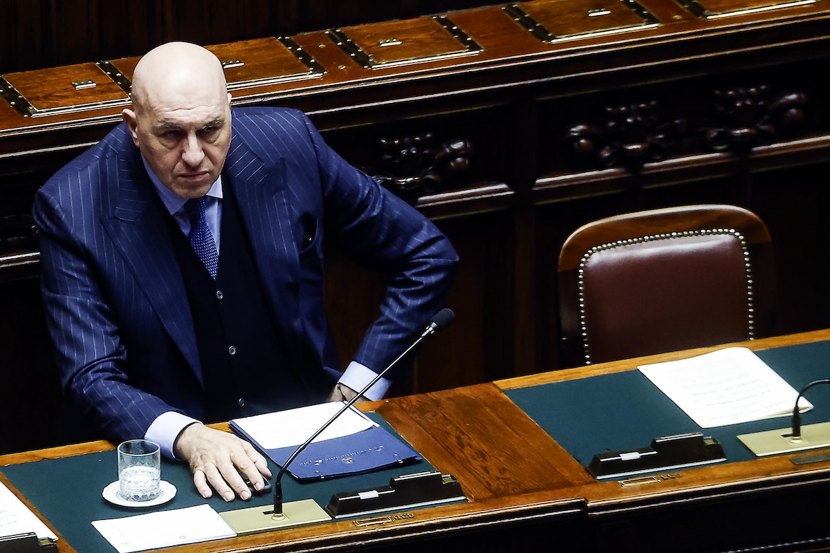 Il ministro della Difesa Guido Crosetto sta infine tornando in Italia