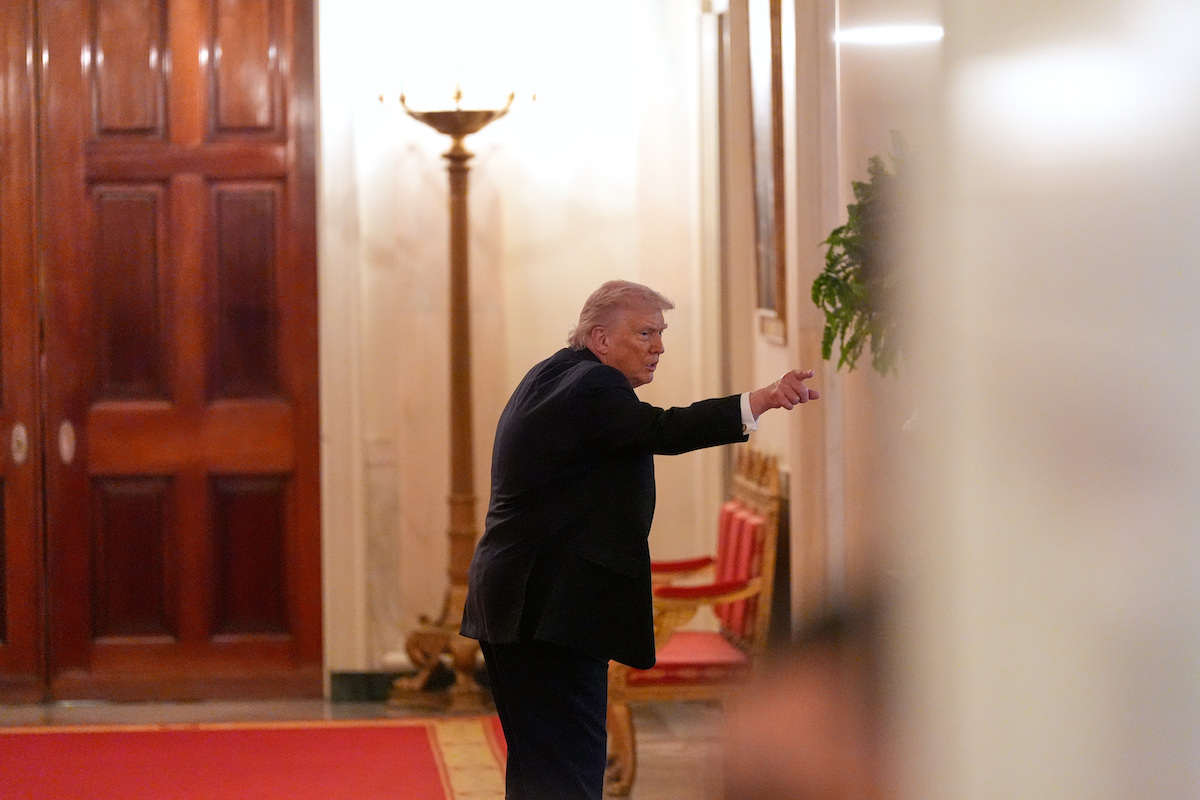 Sono stati pubblicati alcuni nuovi documenti degli “Epstein files” che contengono accuse di stupro contro Donald Trump